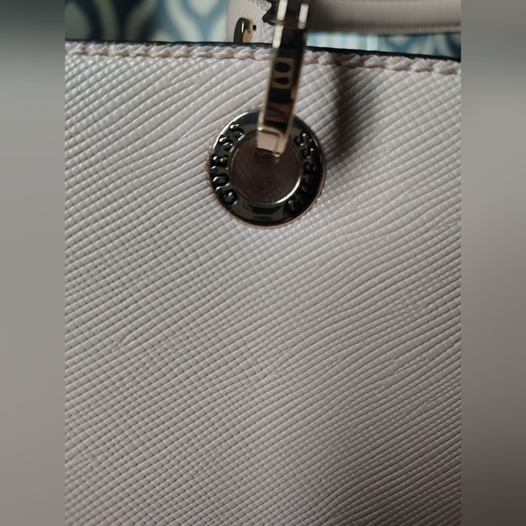 Guess Light Pink Shoulder Bag - New Without Tags - Picture 4 of 8